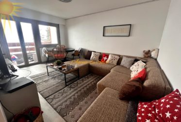 À louer UNIQUEMENT à l’année ce splendide 3.5 pièces rénové, sud, à proximité du funiculaire !