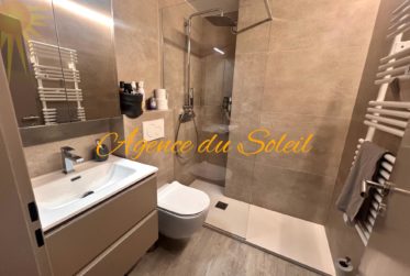 À louer UNIQUEMENT à l’année ce splendide 3.5 pièces rénové, sud, à proximité du funiculaire !