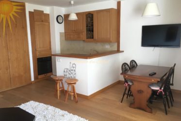 À louer à l'année (à partir du 1er avril): Comfortable appartement de 2.5 pièces avec une magnifique vue à deux pas du centre de Montana !