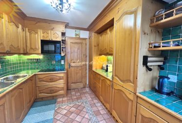 Au cœur de la station! Spacieux appartement traversant d'angle de 5.5 pièces avec terrasse!