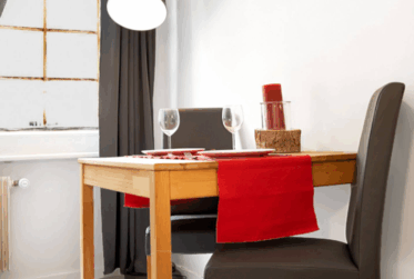 À louer Pour la saison d'hiver 25/26, ce très cosy studio situé à proximité du centre de Crans !