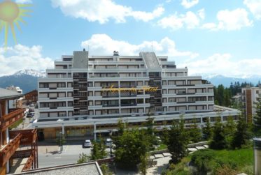 Au cœur de la station! Spacieux appartement traversant d'angle de 5.5 pièces avec terrasse!