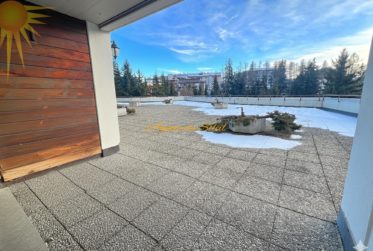 Au cœur de la station! Spacieux appartement traversant d'angle de 5.5 pièces avec terrasse!