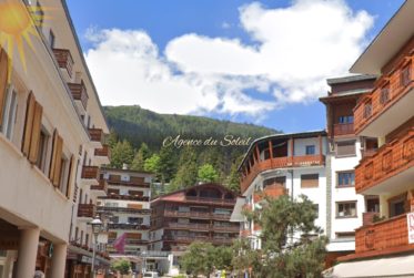 À partir du 15 avril 2026, à louer ce cosy appartement 2.5 pièces en plein cœur de Crans !