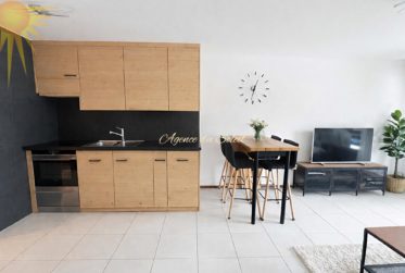Adorable appartement traversant de 2.5 pièces entièrement rénové, au bord du Golf Ballesteros de Crans !