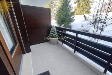 Adorable appartement traversant de 2.5 pièces entièrement rénové, au bord du Golf Ballesteros de Crans !