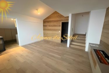 Superbe attique-duplex de 4,5 pièces, entièrement rénové en 2024 !