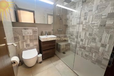 Adorable appartement traversant de 2.5 pièces entièrement rénové, au bord du Golf Ballesteros de Crans !