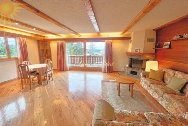 En Exclusivité ! Splendide chalet familial de 8.5 pièces dans un quartier prisé à Crans et en bordure du golf Ballesteros !