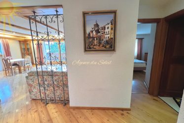 En Exclusivité ! Splendide chalet familial de 8.5 pièces dans un quartier prisé à Crans et en bordure du golf Ballesteros !