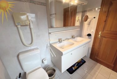 En Exclusivité ! Splendide chalet familial de 8.5 pièces dans un quartier prisé à Crans et en bordure du golf Ballesteros !