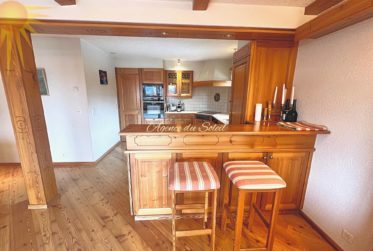 En Exclusivité ! Splendide chalet familial de 8.5 pièces dans un quartier prisé à Crans et en bordure du golf Ballesteros !