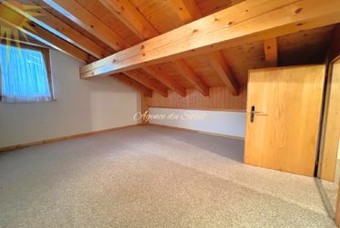 En Exclusivité ! Splendide chalet familial de 8.5 pièces dans un quartier prisé à Crans et en bordure du golf Ballesteros !