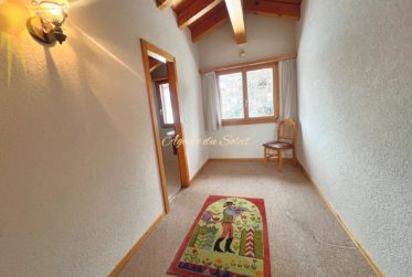 En Exclusivité ! Splendide chalet familial de 8.5 pièces dans un quartier prisé à Crans et en bordure du golf Ballesteros !