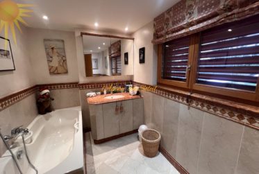 Ski-in/Ski-out – Appartement haut de gamme de 4.5 pièces avec piscine privée au cœur de Crans !