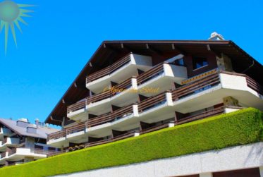 Adorable appartement traversant de 2.5 pièces entièrement rénové, au bord du Golf Ballesteros de Crans !
