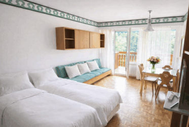 À louer à la semaine (mai): Grand studio sud à proximité du centre de Crans !