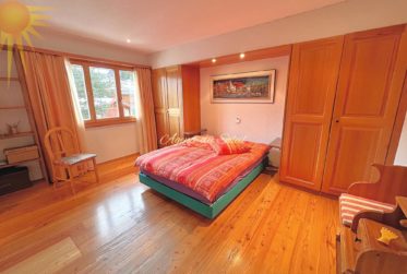 En Exclusivité ! Splendide chalet familial de 8.5 pièces dans un quartier prisé à Crans et en bordure du golf Ballesteros !