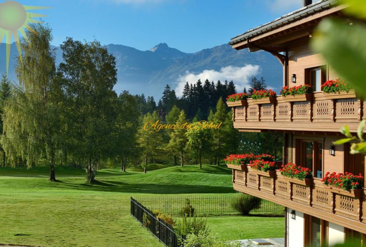 Luxueux appartement de 5.5 pièces en plein centre de la station et en bordure directe du golf !