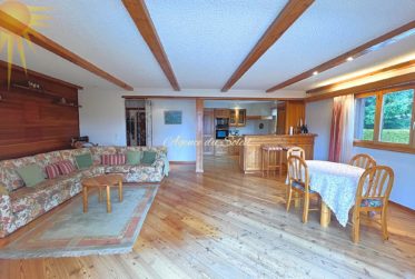 En Exclusivité ! Splendide chalet de 8.5 pièces en bordure du golf Ballesteros à Crans !
