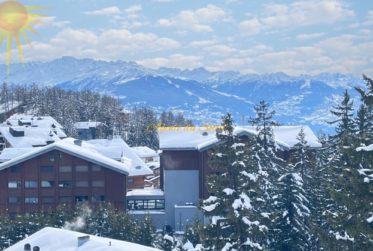 Lumineux appartement traversant de 4,5 pièces avec 2 balcons (nord/sud) à proximité du Régent à Crans !