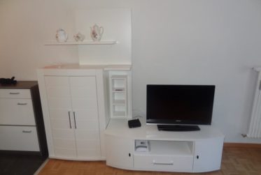 À louer à la saison d'hiver : Bel appartement 2.5 pièces au bord du golf 18 trous et parking devant l’immeuble !