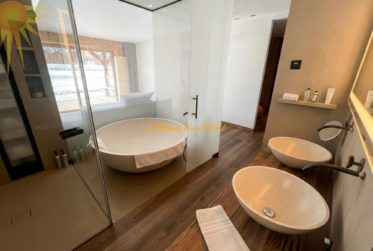 Luxueux appartement de 5.5 pièces en plein centre de la station et en bordure directe du golf !