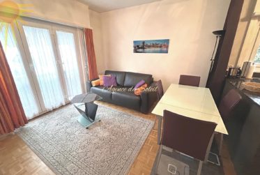 À louer à la saison d'hiver : Bel appartement 2.5 pièces au bord du golf 18 trous et parking devant l’immeuble !