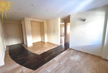Plein cœur de Crans ! Lumineux appartement traversant de 4.5 pièces avec une chambrette complémentaire !