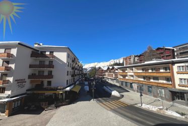 Plein cœur de Crans ! Lumineux appartement traversant de 4.5 pièces avec une chambrette complémentaire !