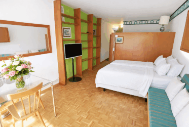 À louer à partir du 1er octobre 2026 ce vaste studio sud à proximité du centre de Crans !