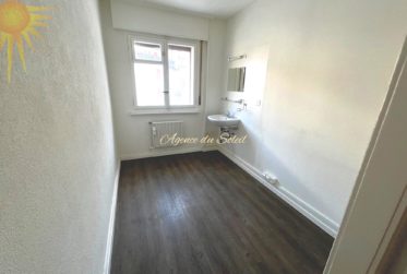 Plein cœur de Crans ! Lumineux appartement traversant de 4.5 pièces avec une chambrette complémentaire !