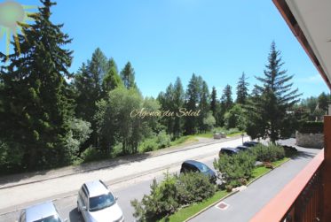 À louer (au mois) à partir du 1er février 2027 ce vaste studio sud à proximité du centre de Crans !