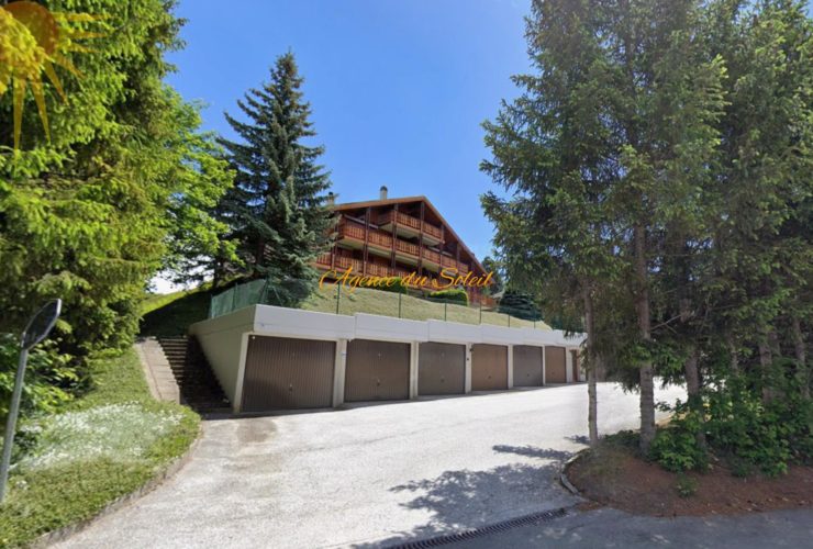 À louer à l'année: Box-garage fermé à proximité immédiate de la Route du Golf à Crans !