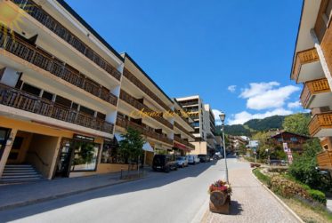 Au cœur de Crans, spacieux appartement traversant de 2.5 piècesavec 2 balcons !