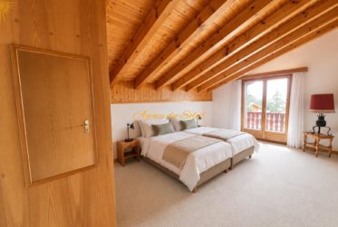 En Exclusivité ! Superbe chalet de 8.5 pièces en bordure du golf Ballesteros à Crans !