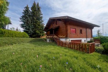 En Exclusivité ! Superbe chalet de 8.5 pièces en bordure du golf Ballesteros à Crans !