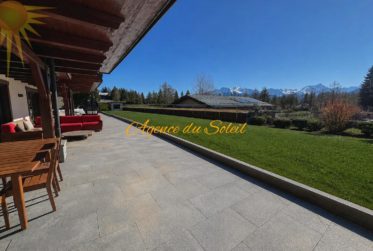 Luxueux appartement de 5.5 pièces en plein centre de la station et en bordure directe du golf !