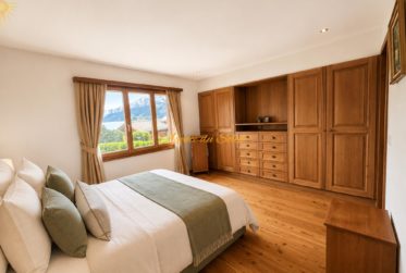 En Exclusivité ! Superbe chalet de 8.5 pièces en bordure du golf Ballesteros à Crans !