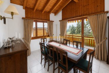 Superbe chalet familiale dans un emplacement privilégié verdoyant et calme à Crans !
