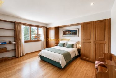 En Exclusivité ! Superbe chalet de 8.5 pièces en bordure du golf Ballesteros à Crans !