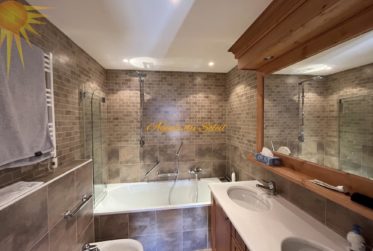 Au cœur de Crans ! Élégant appartement de standing de 3,5 pièces avec vaste terrasse orientée est!