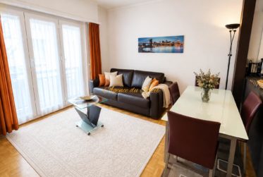 À louer à la saison d'hiver : Bel appartement 2.5 pièces au bord du golf 18 trous et parking devant l’immeuble !