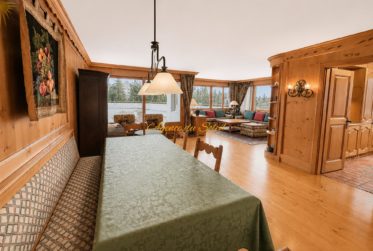 Cadre exceptionnel pour ce lumineux 5.5 pièces d’angle avec grande terrasse plein sud !