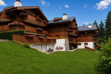 Appartement Ski-in/Ski-out de standing de 4.5 pièces avec piscine privée au cœur de Crans !
