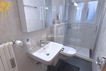 À louer à la saison d'hiver : Bel appartement 2.5 pièces au bord du golf 18 trous et parking devant l’immeuble !