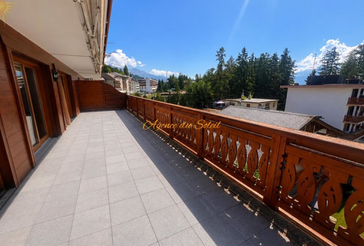Au cœur de Crans ! Élégant appartement de standing de 3,5 pièces avec vaste terrasse orientée est!