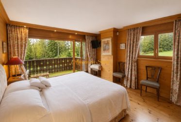 Appartement Ski-in/Ski-out de standing de 4.5 pièces avec piscine privée au cœur de Crans !