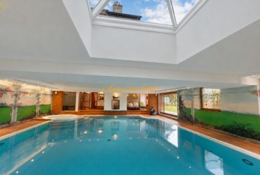 Appartement Ski-in/Ski-out de standing de 4.5 pièces avec piscine privée au cœur de Crans !