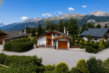 Superbe chalet familiale dans un emplacement privilégié verdoyant et calme à Crans !